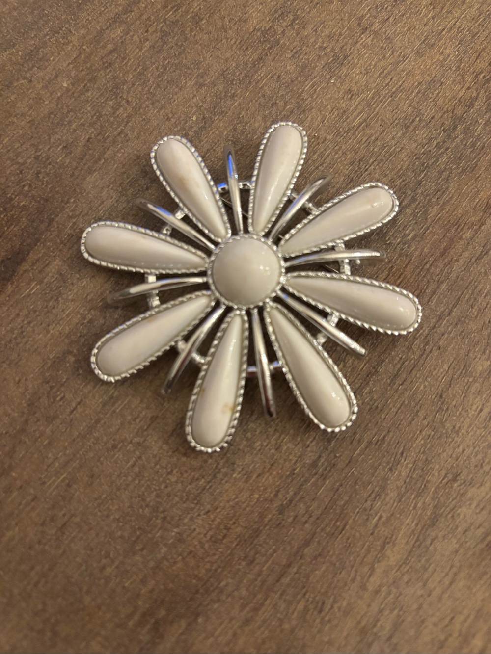 Sarah Coventry White Daisy Flower Hair Clip in Silver-Tone